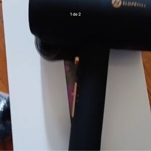 Slopehill blower dryer black.